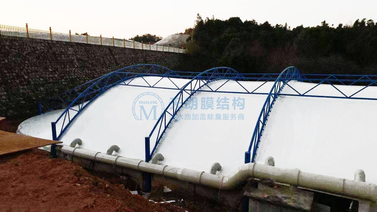 湘鄉(xiāng)市泉湖垃圾滲濾液調(diào)節(jié)池密閉項目